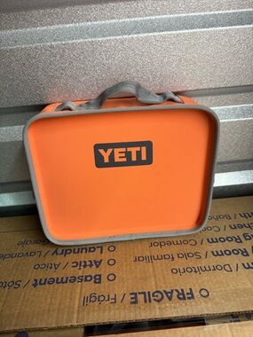 Coral Yeti lunchbox